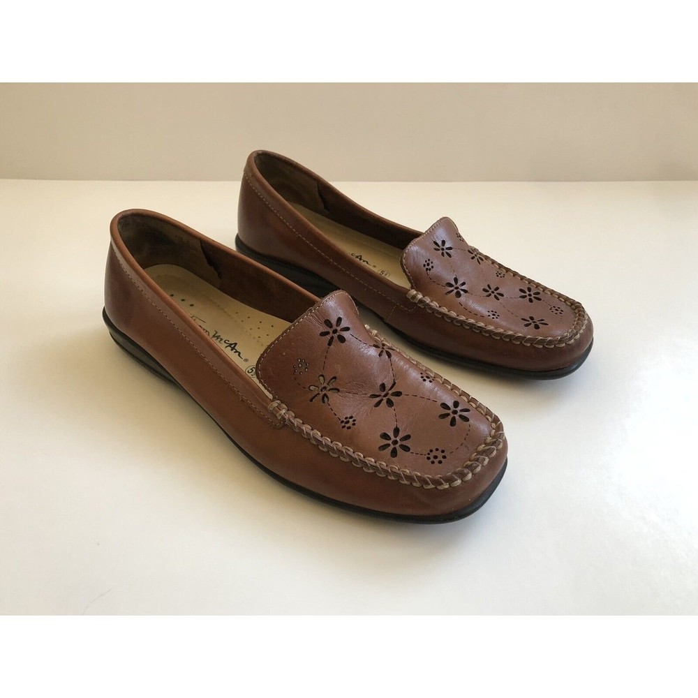Thom McAn Women's Size 5.5 Brown Leather Slip On Loafers